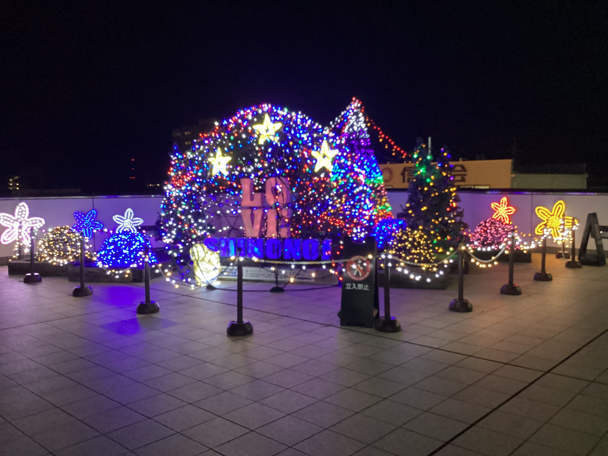 篠ノ井駅ペデストリアンデッキ（ﾛｰﾀﾘｰ）＆ 篠ノ井駅前通りイルミネーションのイメージ